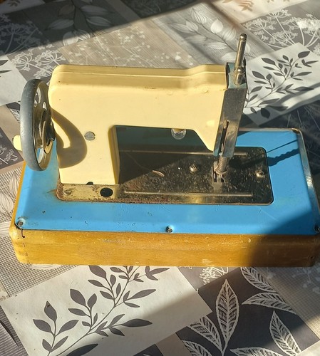 Machine coudre jouet ancien - machine,