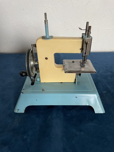 Ancienne machine coudre - ancienne,
